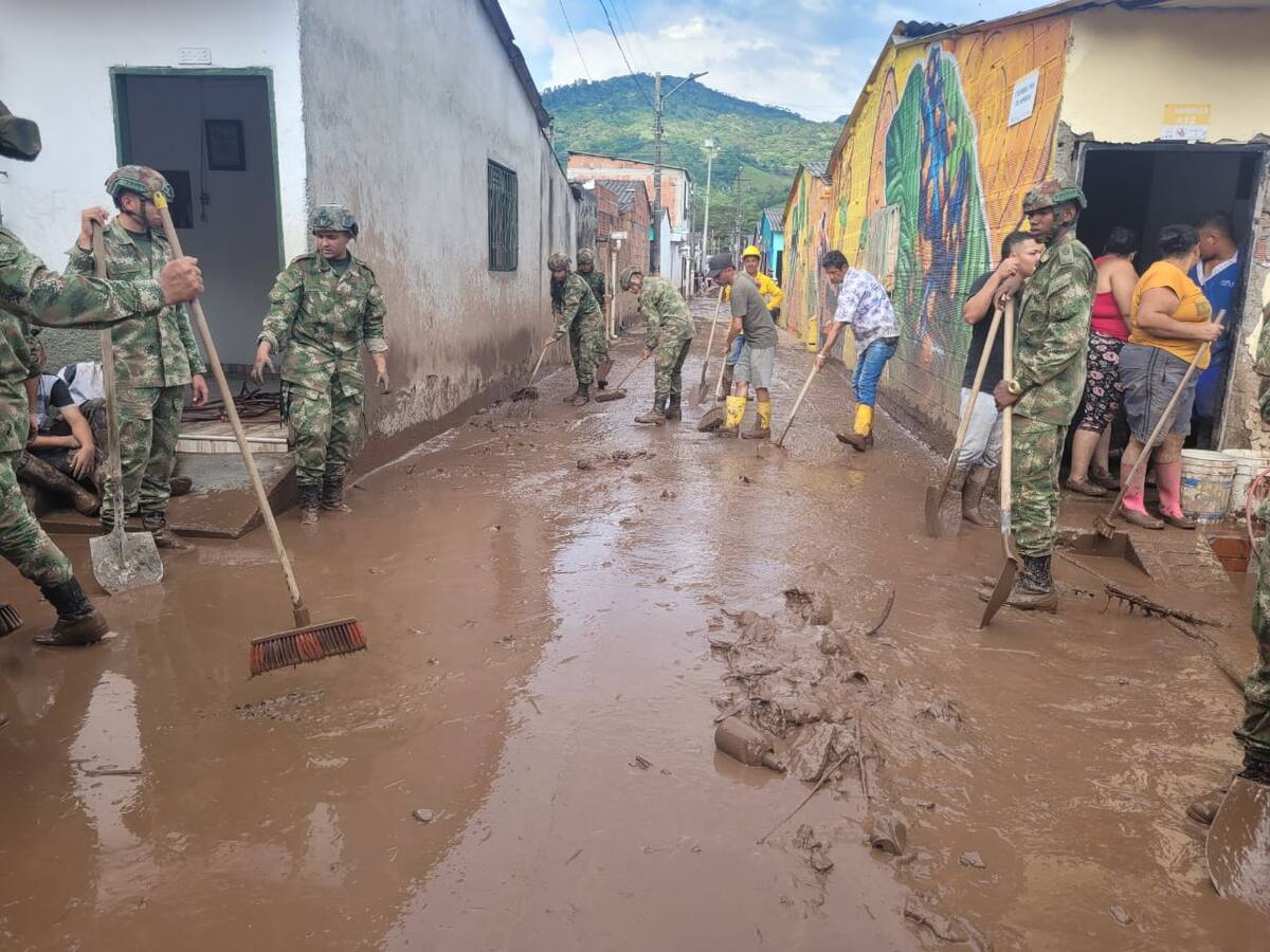 El Ejército apoya en atención a emergencias por lluvias en el Eje Cafetero