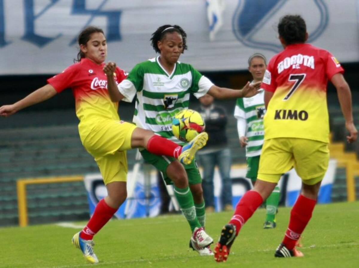 La Selección de Fútbol Femenino Sub20 de Bogotá, se coronó campeona del Campeonato Nacional de la categoría, luego de empatar 2-2 en la última fecha del cuadrangular final al representativo de Antioquia.