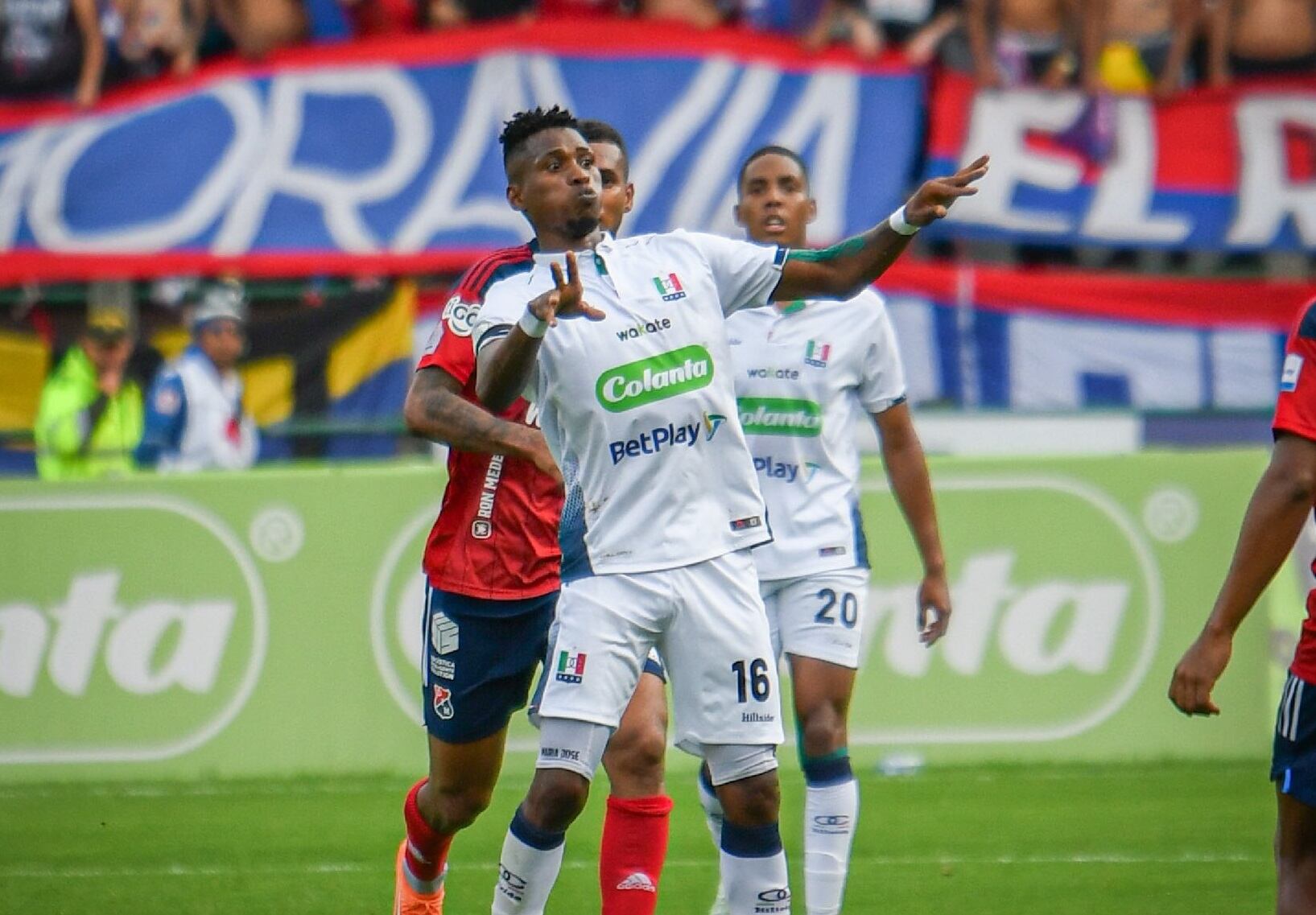 Twitter (X): @oncecaldas