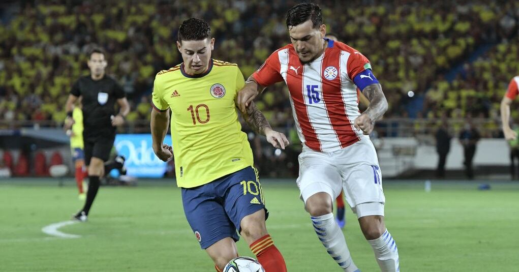 James Rodríguez y Gustavo Gómez (Photo by Gabriel Aponte/Getty Images)