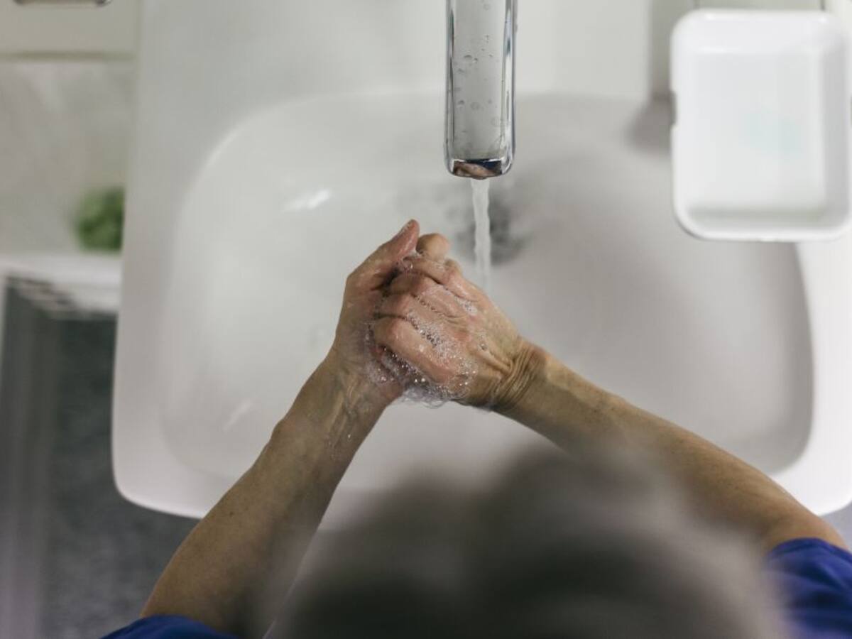 Presos de Nueva York fabrican antibacterial contra el coronavirus