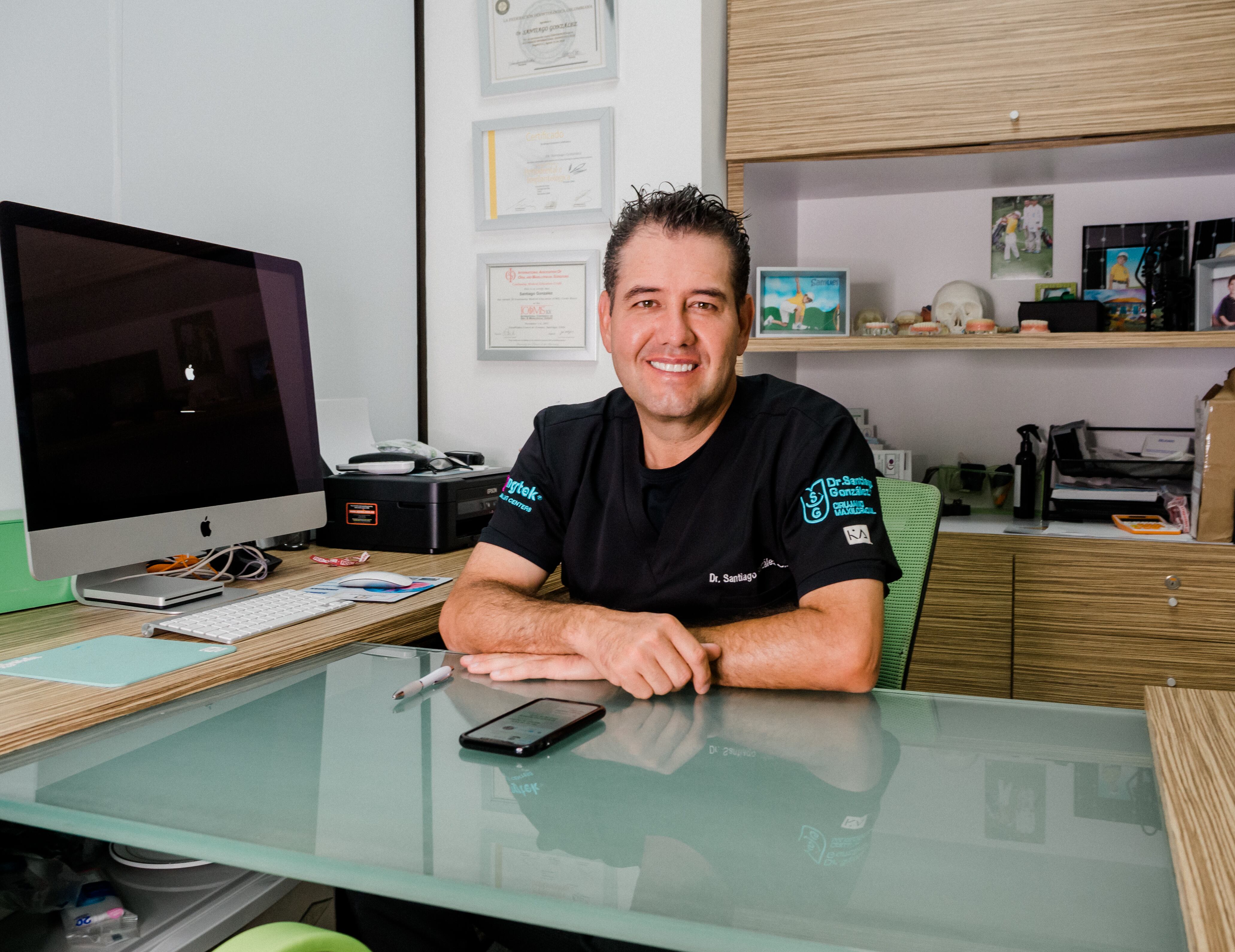 Doctor Santiago González Ossa, Cirujano maxilofacial en Manizales