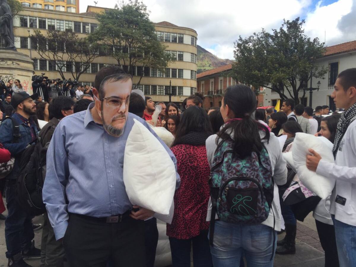 La jornada de la "Última guerra en Colombia" fue convocada por el ex alcalde de Bogotá Antanas Mockus.