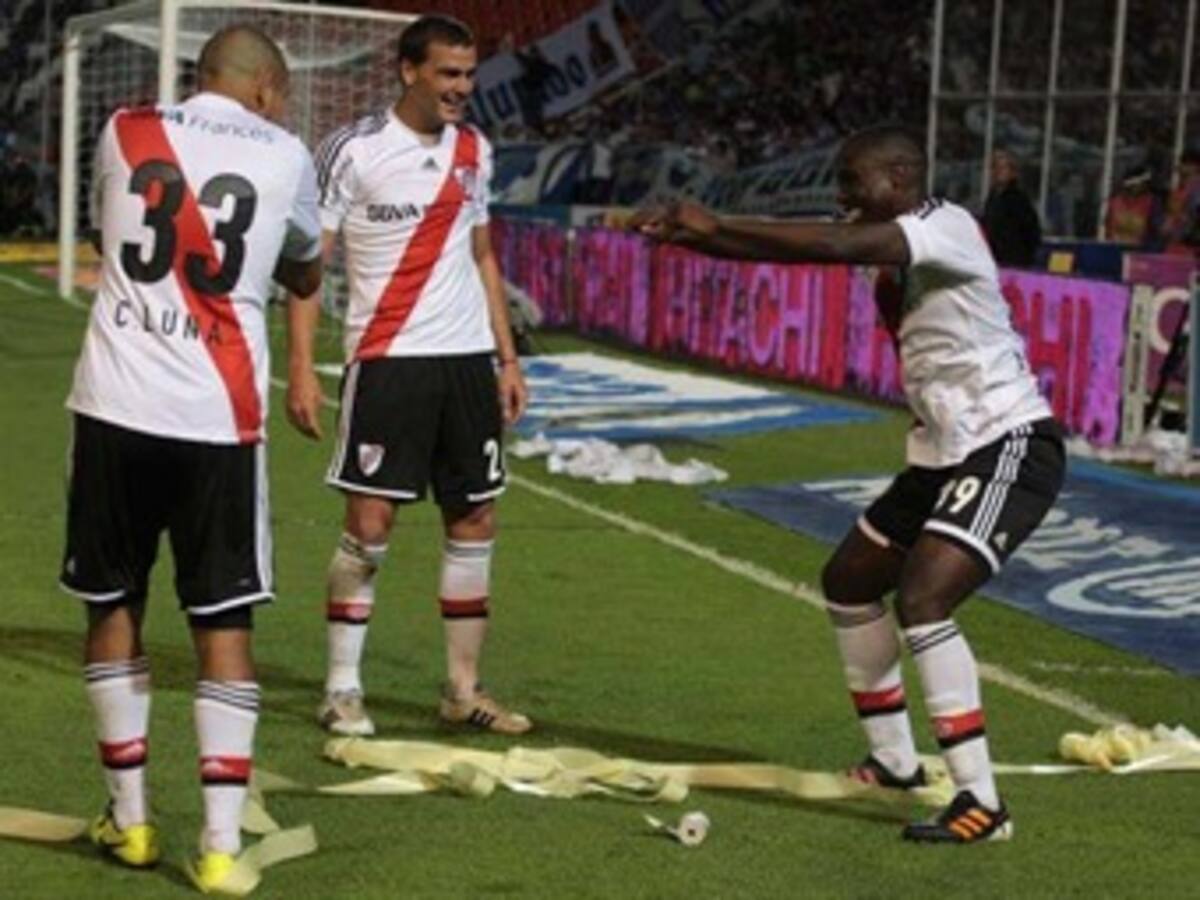 Eder Álvarez Balanta marcó su primer gol como profesional y le dio el triunfo a River