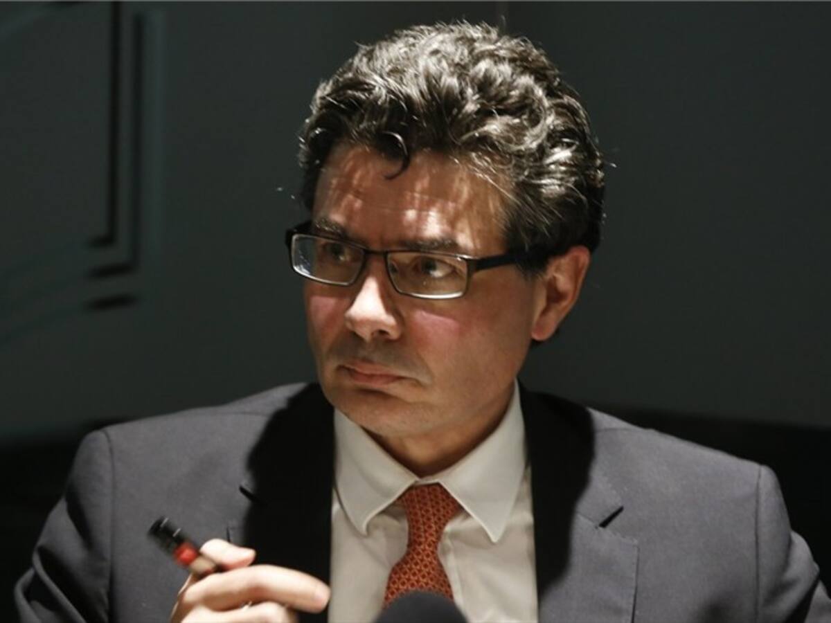 Diagnostican con cáncer linfático al ministro Alejandro Gaviria