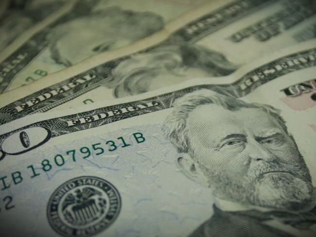 Alza del dólar no da tregua en Colombia, se acerca a los $ 3.400
