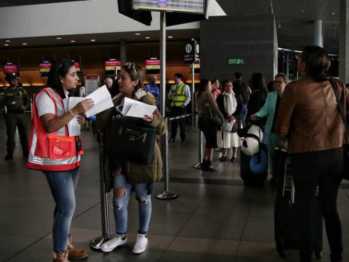 Fallas en servidores automáticos afecta atención de pasajeros en el Dorado