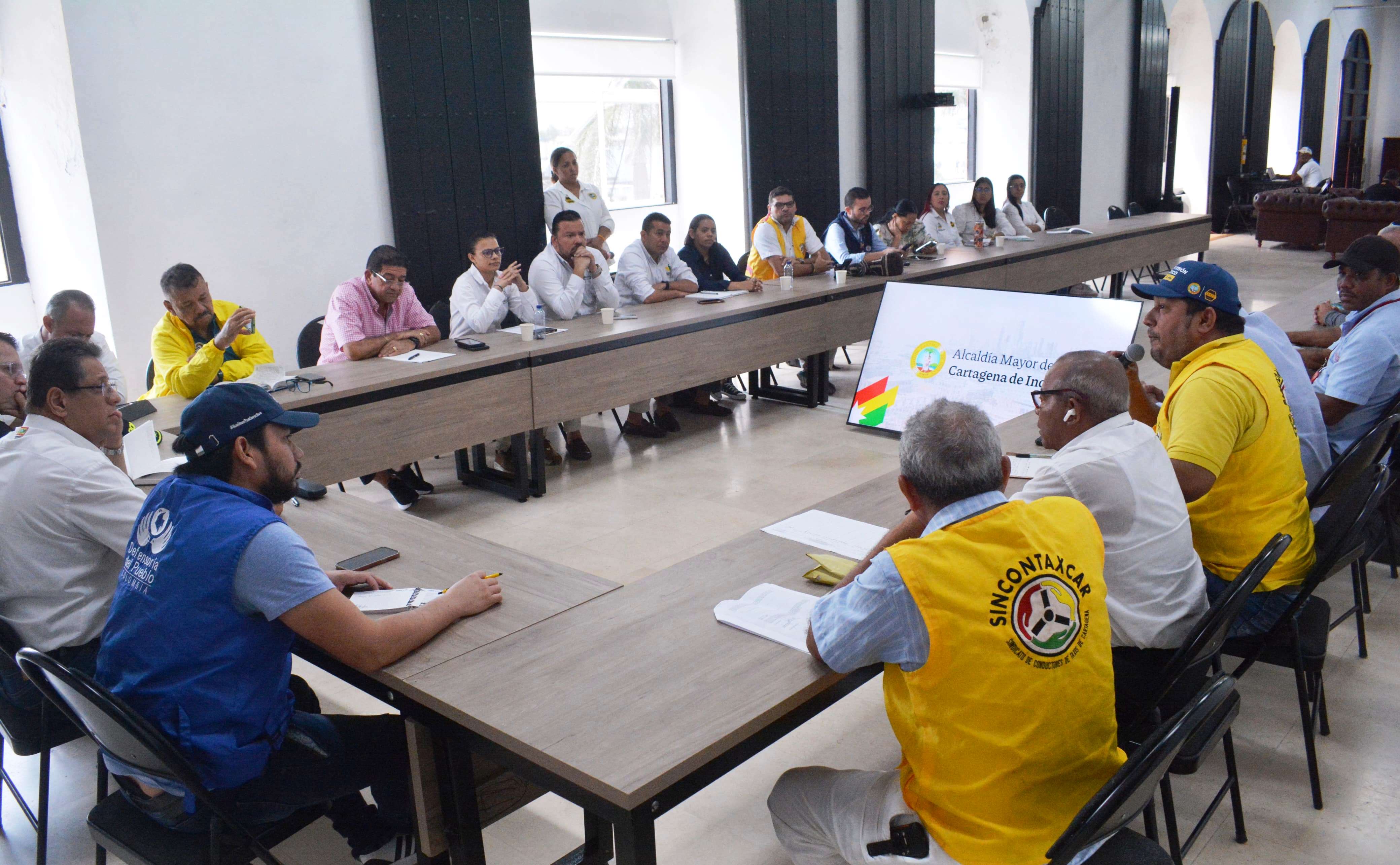 Taxistas de la Terminal de Transportes de Cartagena piden controles contra la informalidad