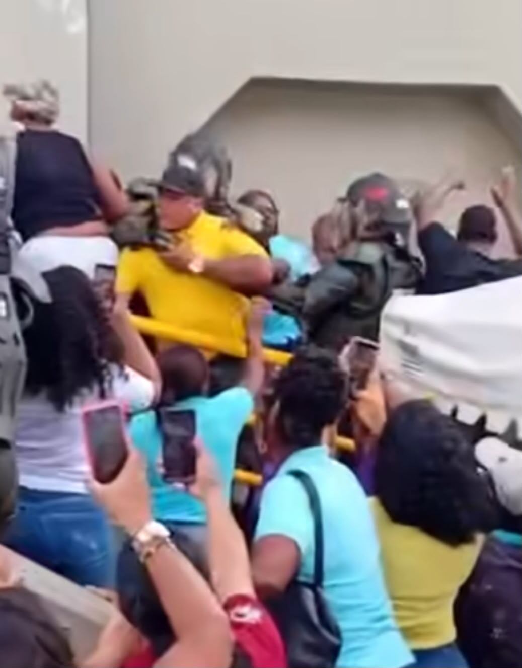 Buenaventura: Autoridades responden por actuación policial en protesta de trabajadores de Educación