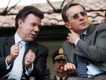 El presidente Santos y el expresidente Uribe protagonizan la última encuesta de La W, El Tiempo y Datexco. Foto: Archivo