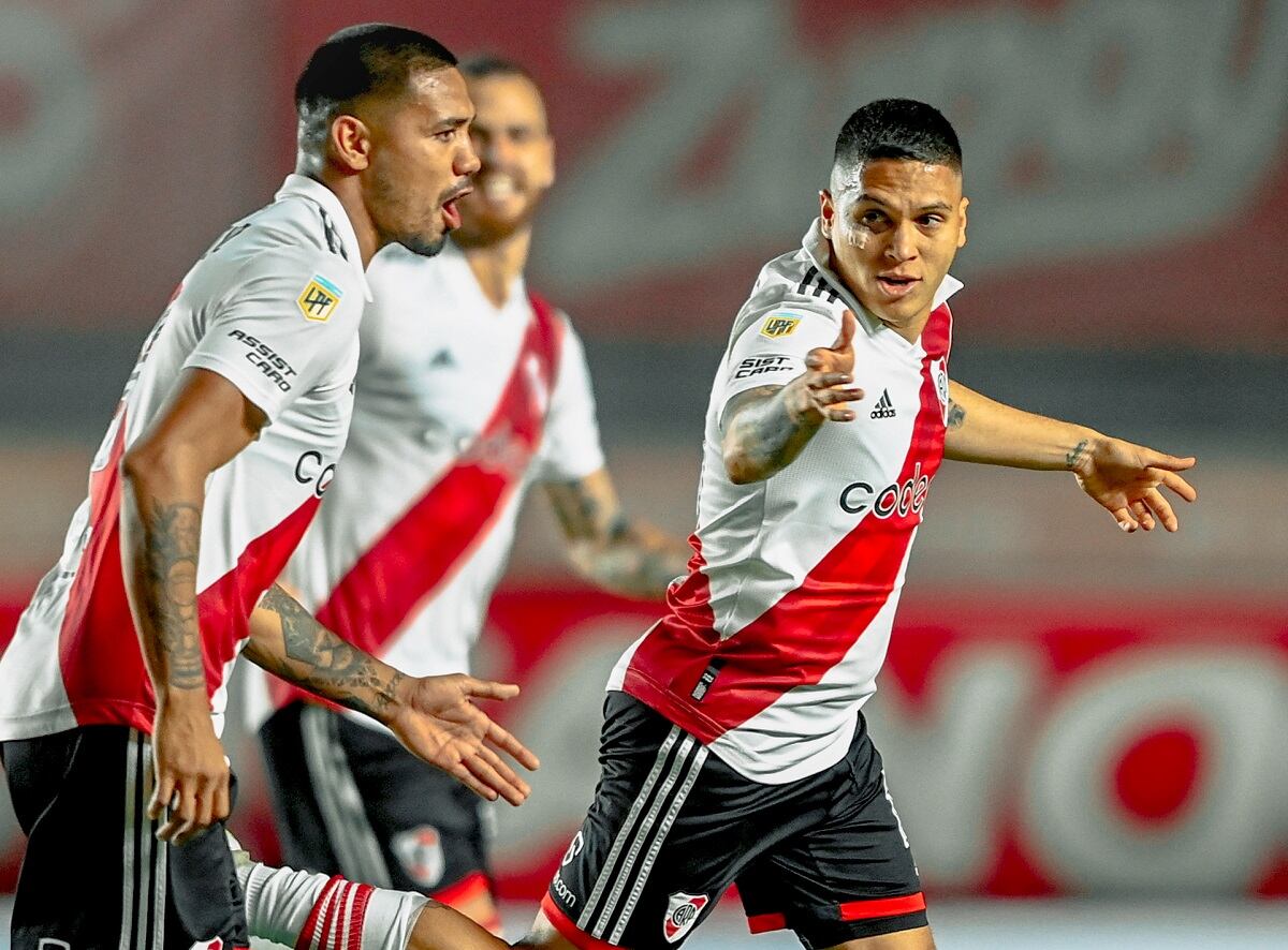 Juan Fernando Quintero marcó de tiro libre en la goleada de River Plate ante Argentino Juniors / Foto: River Plate