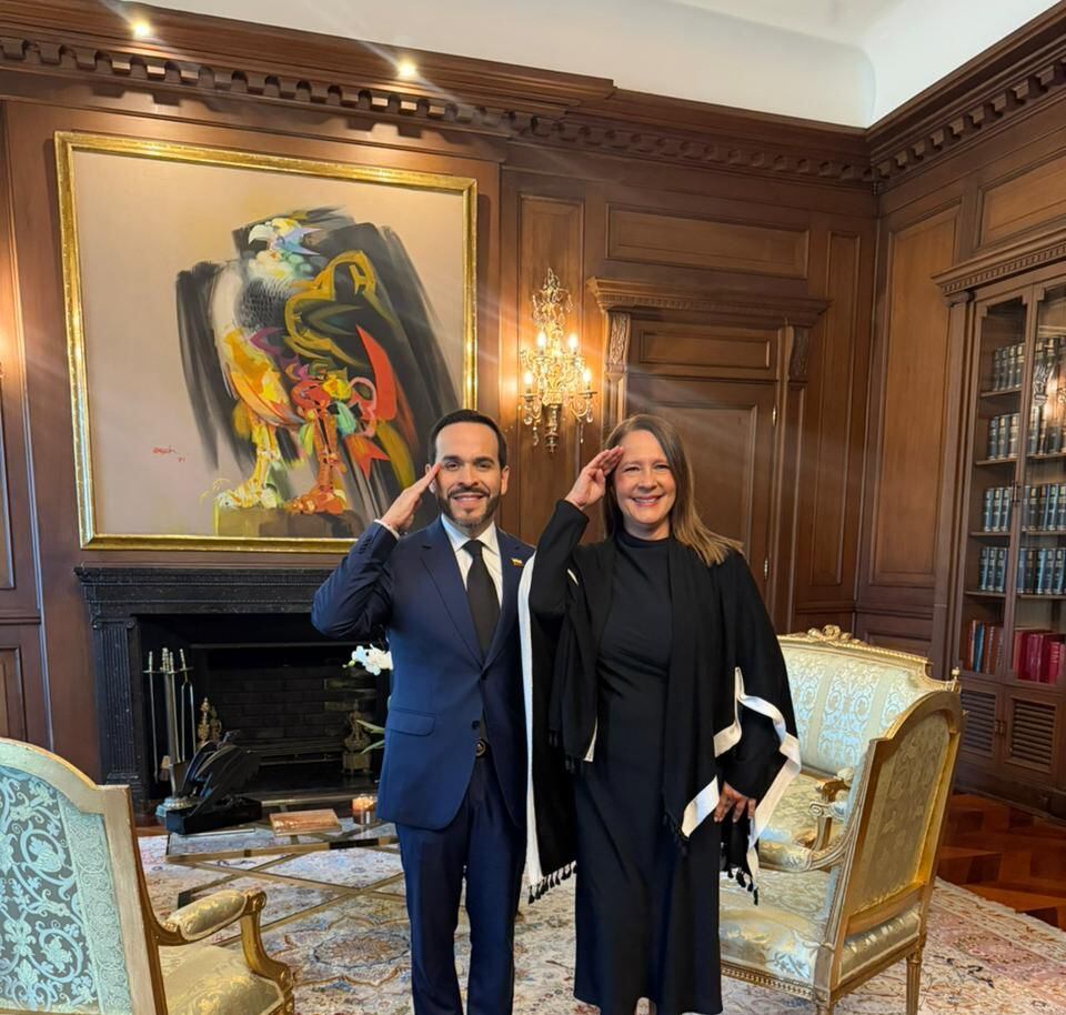 Presidente, Abelardo de la Espriella y la directora de Colombia Compra Eficiente, Clara Lucía Goenaga Guarnizo
