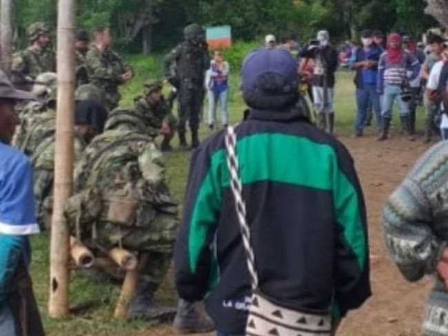 Indígenas entregaron a 32 miembros de la Fuerza Pública retenidos en Caloto