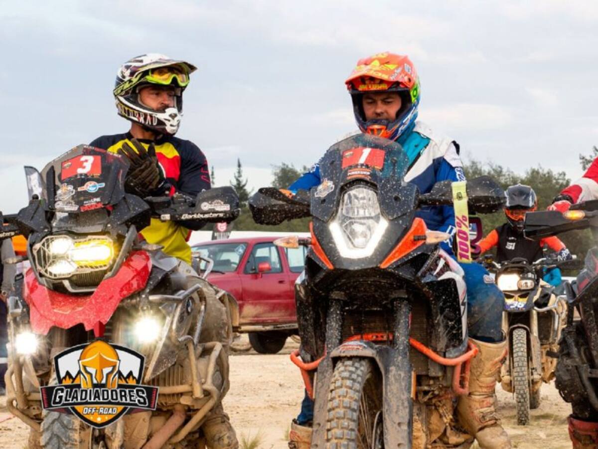 Primer campeonato de motociclismo para aficionados y profesionales