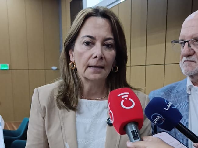 Ana María Vesga, ministra de Salud, en el Parque tecnológico en Villamaría, Caldas.