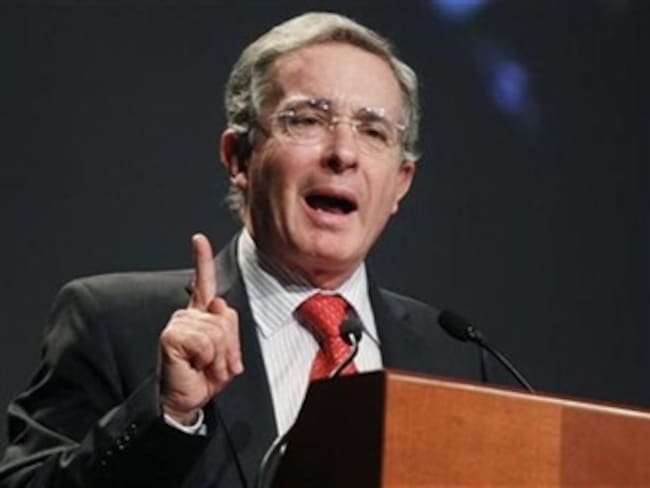 Uribe critica a La U por rechazar Constituyente