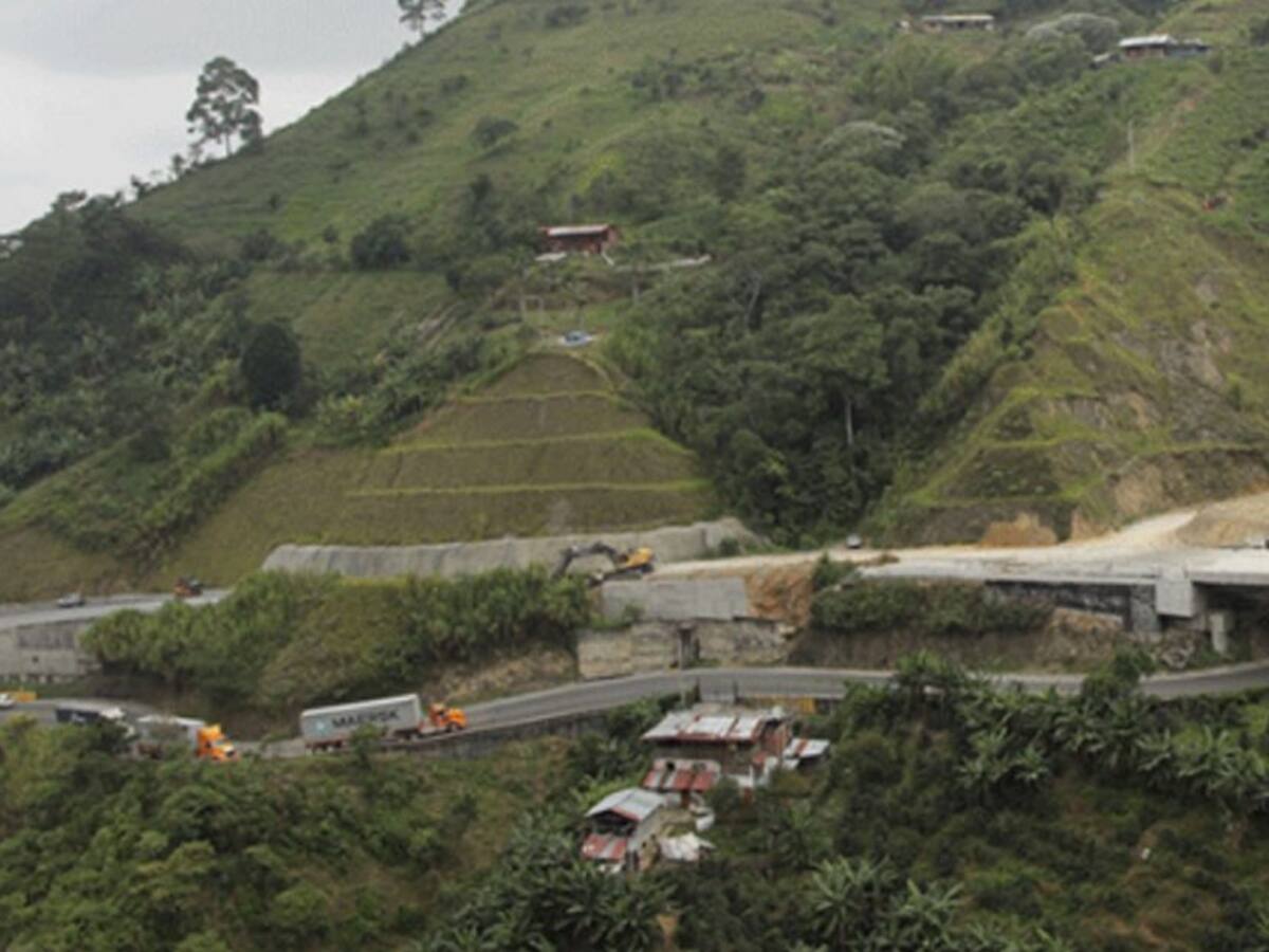 En noviembre será entregado el cruce de la cordillera central: Duque