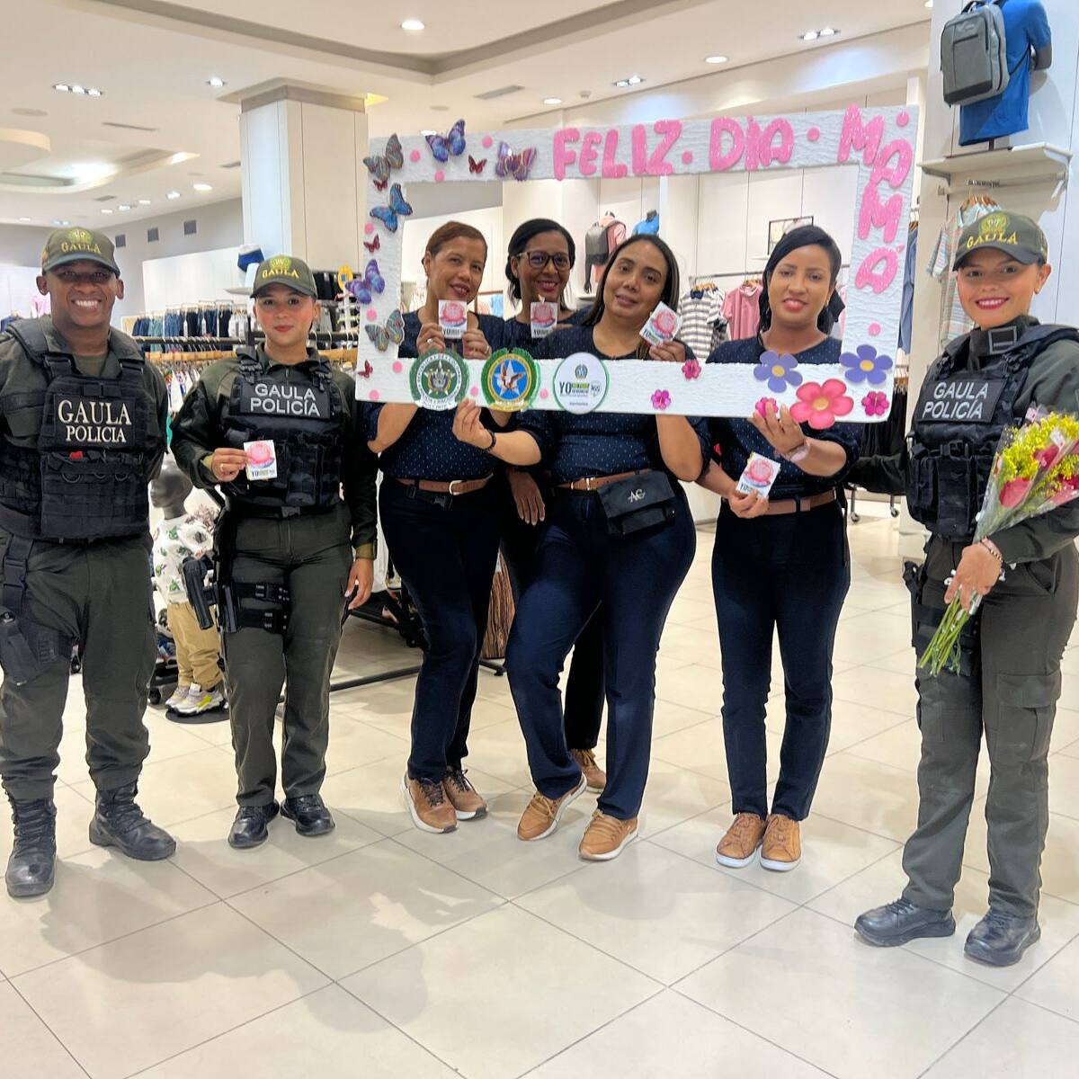 Gaula de la Policía en Cartagena visitó centros comerciales alertando sobre secuestro y extorsión