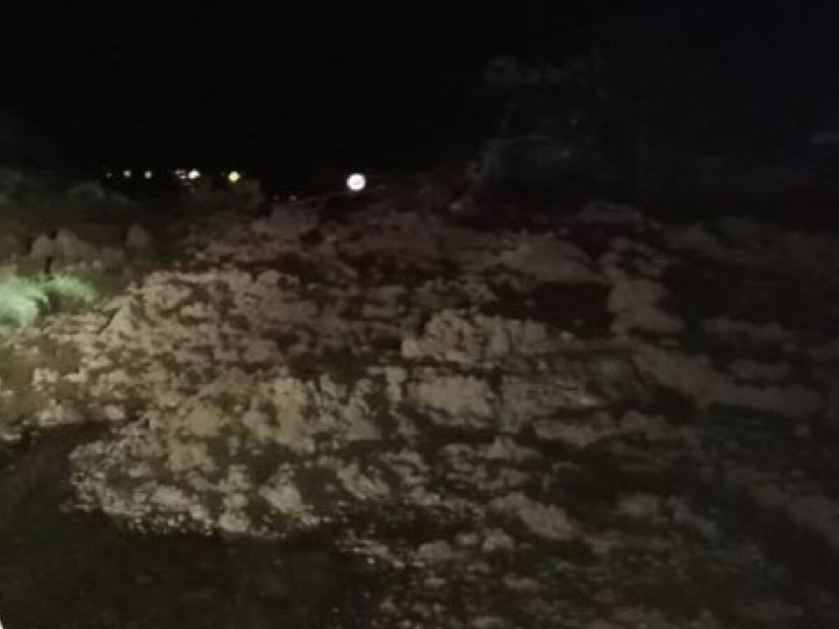 Deslizamiento de tierra bloquea el paso en la vía Manizales - Bogotá