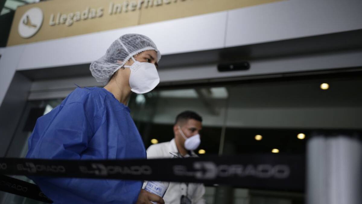 "En mayo seguirán cerrados los aeropuertos": MinTransporte