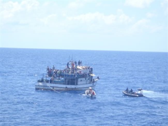 Colombia retiene barco nicaraguense pescando cerca de Serranilla