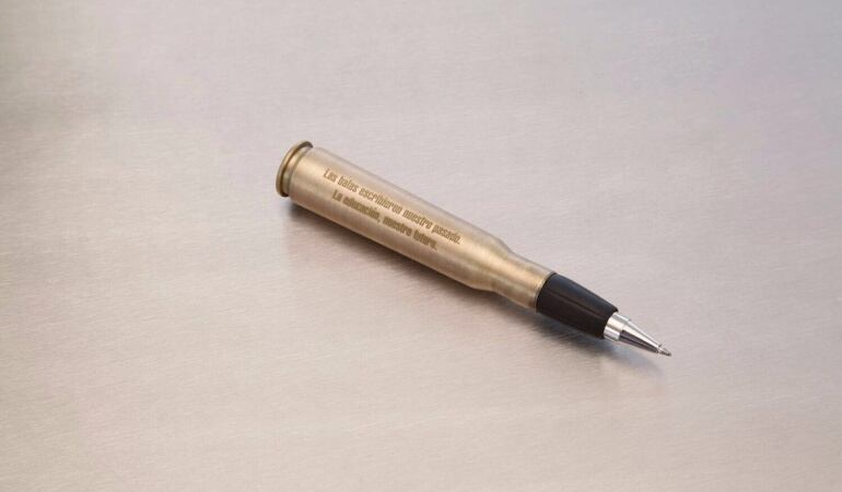 Bolígrafo del acuerdo del cese bilateral al fuego