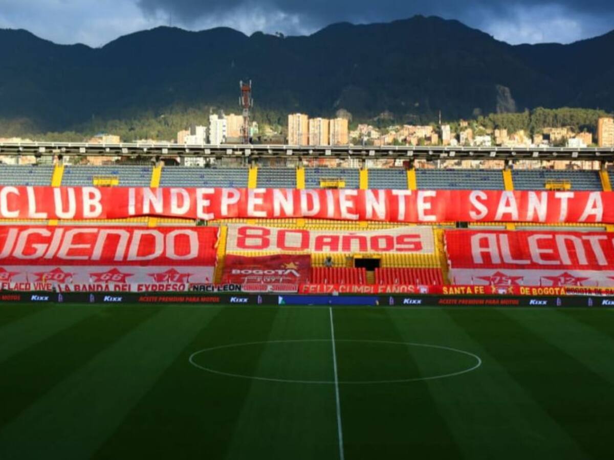 Tremendo recibimiento a Santa Fe en El Campín por su cumpleaños número 80