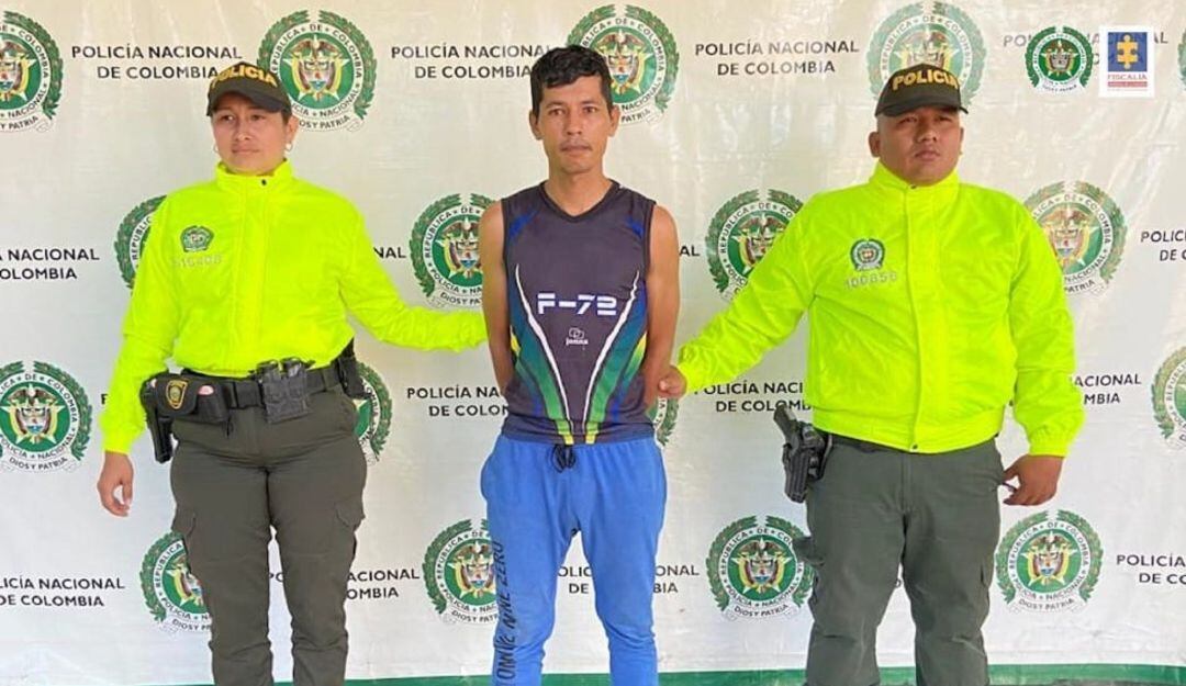 El hombre habría intimidado a la menor con un arma cortopunzante. 