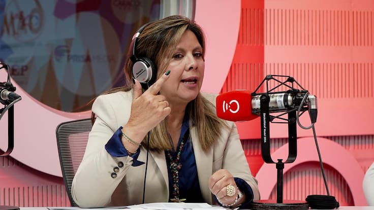 Órdenes de captura, 'Calarcá', 'Papá Pitufo', DNI y relación con Petro: los temas de la fiscal Luz Adriana Camargo en 6AM W