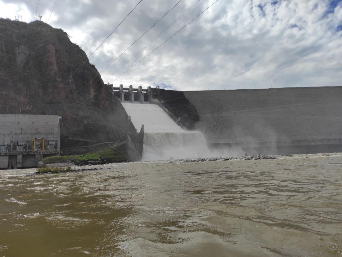 Organismos de socorro de Gigante realizaron durante dos días la búsqueda del menor en la desembocadura de la quebrada Guandinosa, en el embalse El Quimbo. Foto. Rafael Trujillo