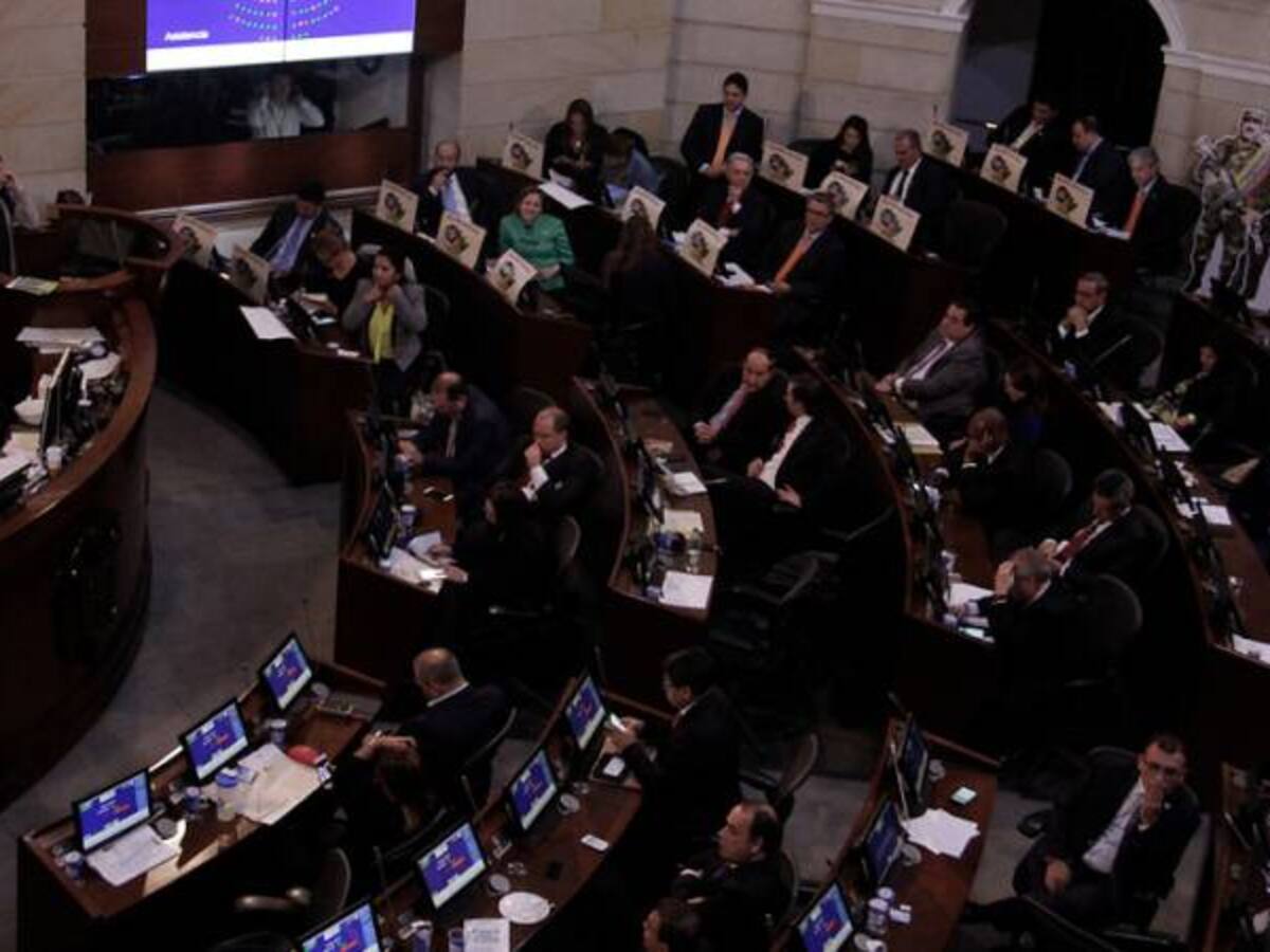 Congreso empezará a sesionar en enero para implementar acuerdos de paz