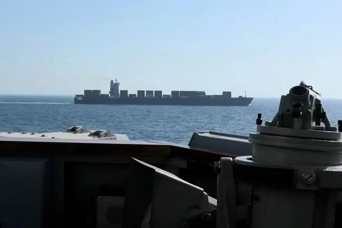 Llegan a Irán veinte marineros de un buque iraní capturado por Estados Unidos