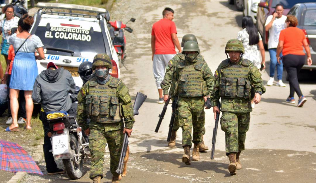 Vigilancia militar ecuatoriana tras la fuga de la cárcel de Bellavista.                    Foto: Getty 