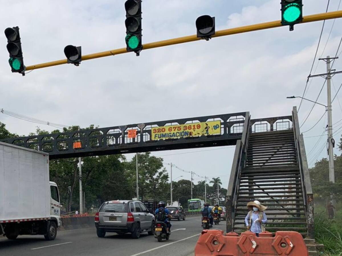 Postergado desmonte de puente peatonal frente la Universidad Autonoma