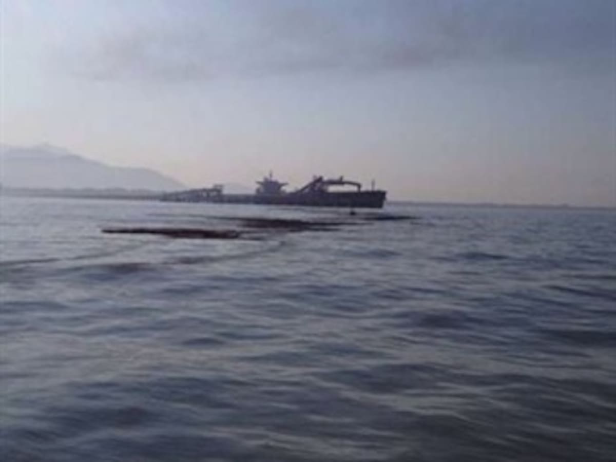 Mancha de carbón en Santa Marta se habría originado en puerto de Prodeco