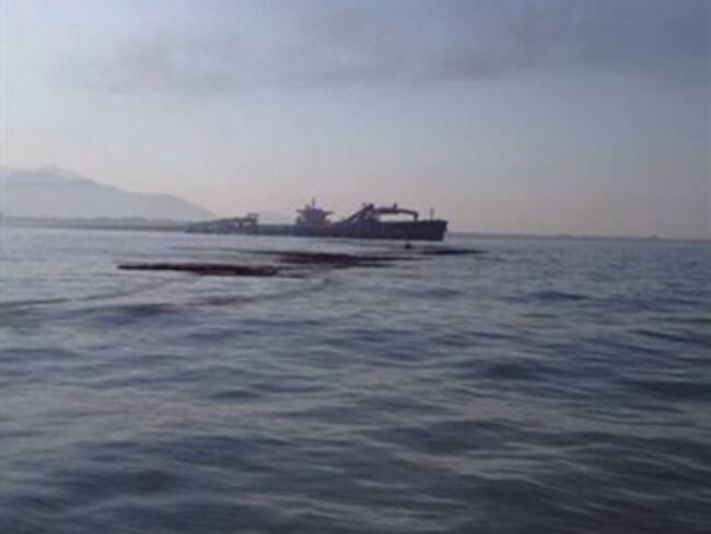 Mancha de carbón en Santa Marta se habría originado en puerto de Prodeco