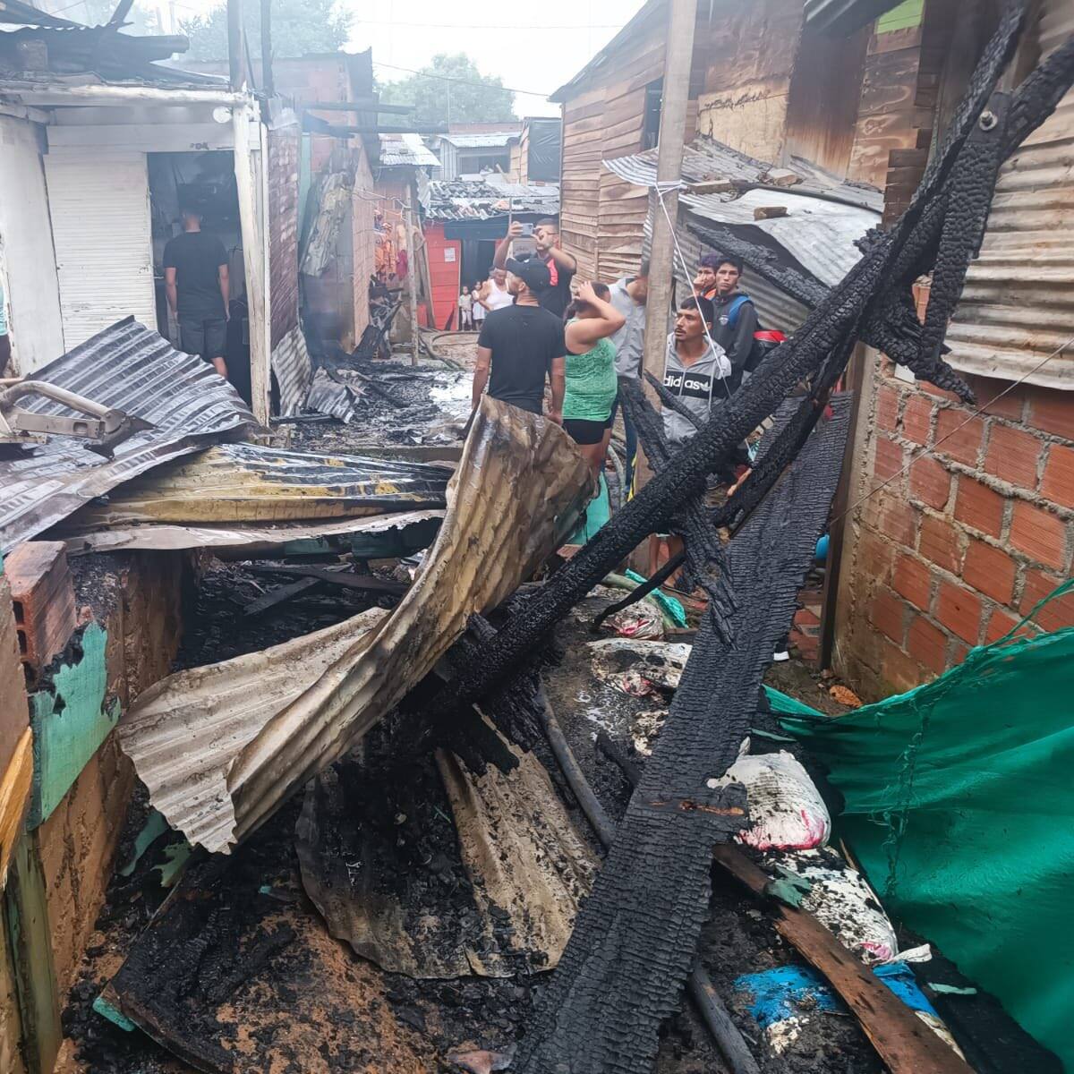Incendio consumió 8 viviendas al norte de Bucaramanga