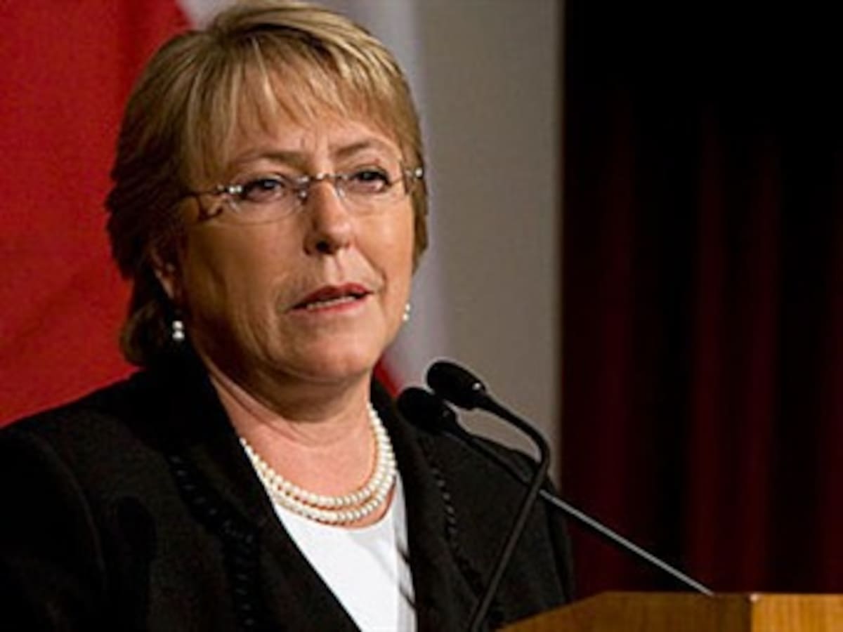 Bachelet asegura que en Chile no hay desabastecimiento tras terremoto
