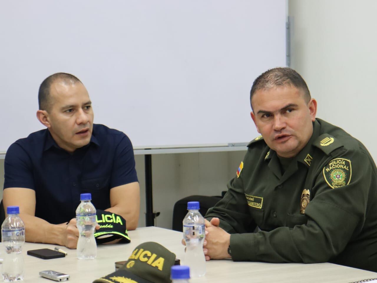 Alcalde de El Zulia Elkin Caballero junto al coronel William Quintero. Foto: Cortesía.