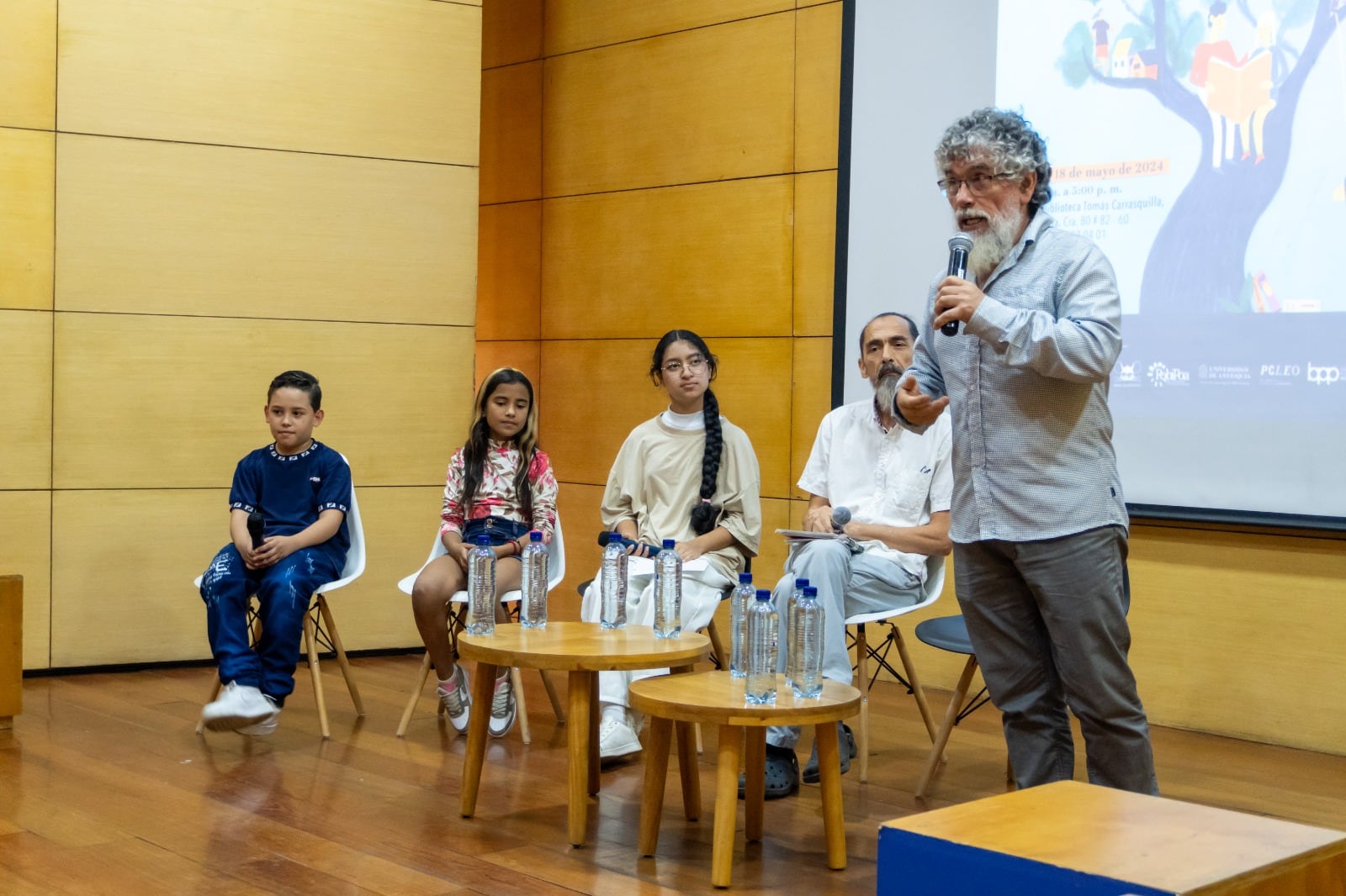 Medellín reconoció las buenas prácticas de las bibliotecas populares para acercar los libros a las comunidades. Foto: Cortesía Alcaldía de Medellín.