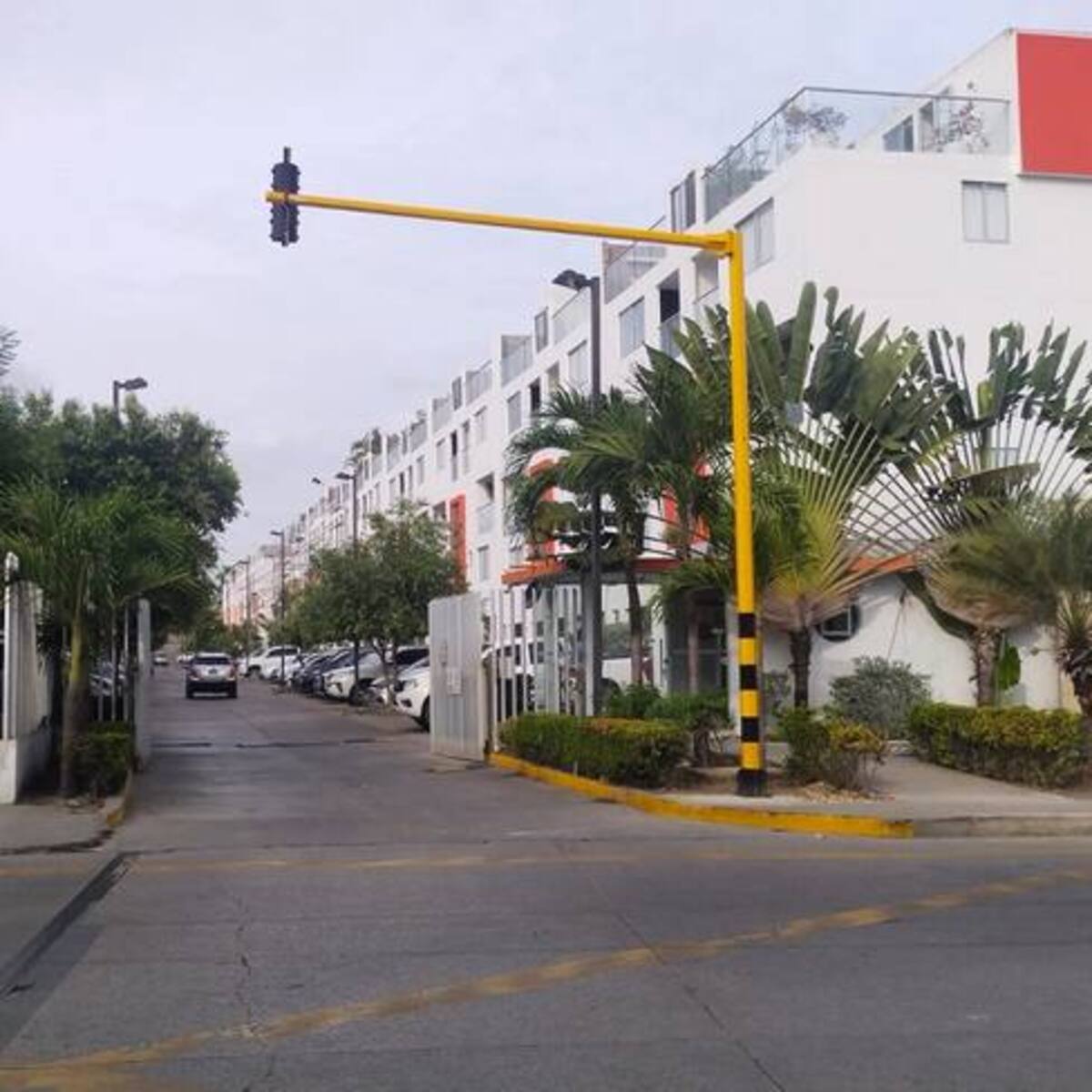 Motociclista fallece tras chocar con semáforo en la intersección de Parque Heredia