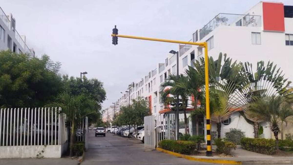 Motociclista fallece tras chocar con semáforo en la intersección de Parque Heredia