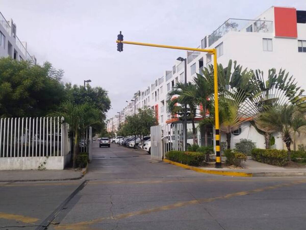 Motociclista fallece tras chocar con semáforo en la intersección de Parque Heredia