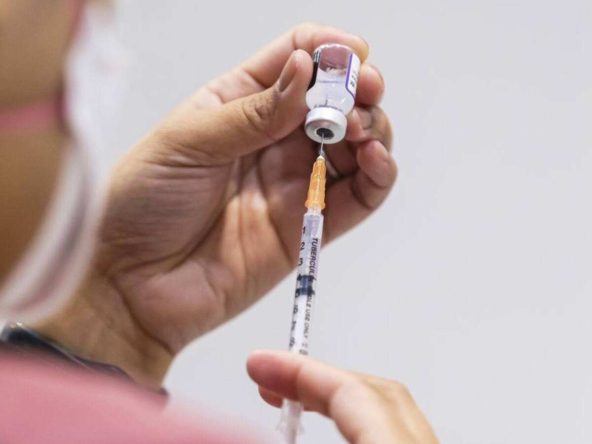 Agencia Europea recomienda tercera dosis de Pfizer a mayores de 18 años