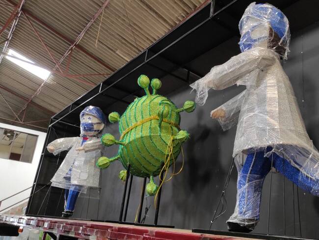 Con dos caravanas comienza recorrido alumbrado navideño móvil