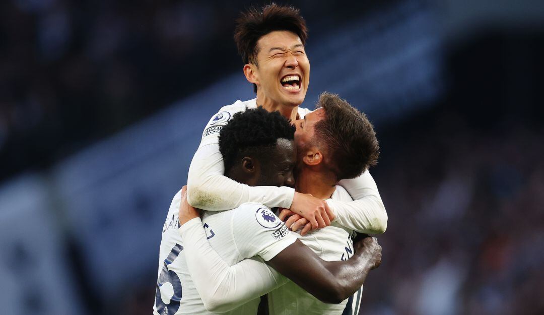 Dávinson Sánchez festeja el gol de Son Heung-Min.