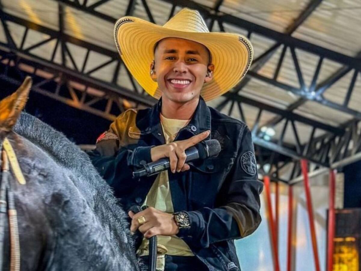 Sebastián Ayala, cantante de música popular, se accidentó en la troncal del magdalena medio