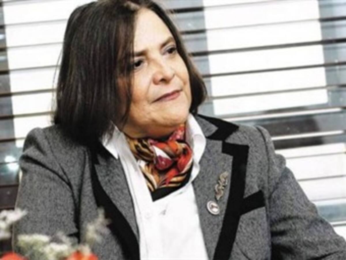 Uribe está anunciando una franca oposición al Gobierno Santos: Clara López