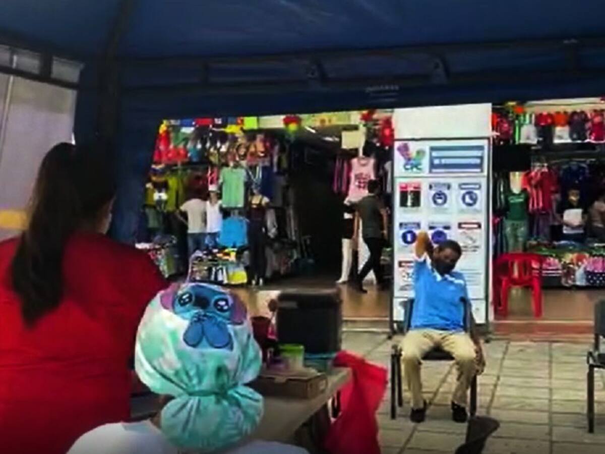 En Santander habilitaron centro comercial para vacunación