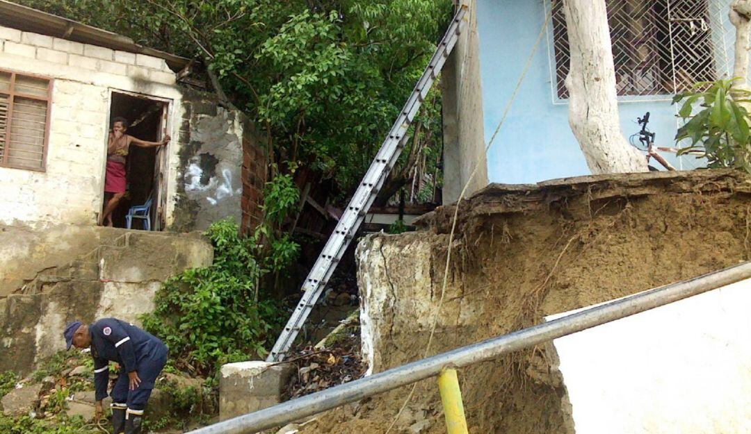 Algunas de estas familias se les ha entregado vivienda, pero continúan residiendo en estas zonas.